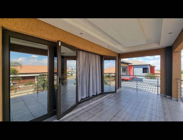 5 BEDROOM HOUSE FOR SALE IN AERORAND